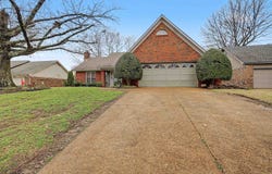 951 DOVE HOLLOW Dr, Memphis, TN 38018