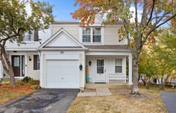 215 Half Moon Circle, Aurora, IL 60504
