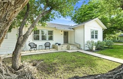 1104 W 7th St, Taylor, TX 76574