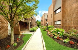 492 N Broadway, White Plains, NY 10603