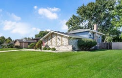 7014 Wilcox Avenue, Darien, IL 60561