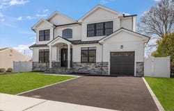 31 Cedar Drive E, Plainview, NY 11803