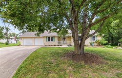 402 E 16th Street Circle, Kearney, MO 64060