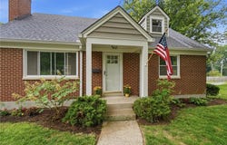 136 E Ridgeway Drive, Centerville, OH 45459
