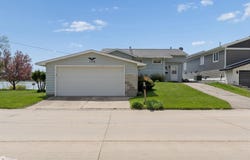306 E Lake St, Ventura, IA 50482