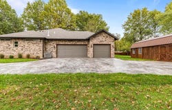 104 W Aven, Nixa, MO 65714