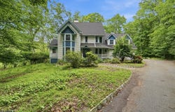4 Meadow Oak Dr, Frelinghuysen Twp., NJ 07825-4007