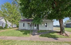 606 S E, Pinckneyville, IL 62274