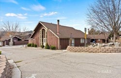 2 Village Ln, Tehachapi, CA 93561