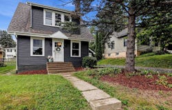686 Perry Street, Dubuque, IA 52003
