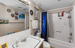 806 S Edwards Ave, Moundridge, KS 67107