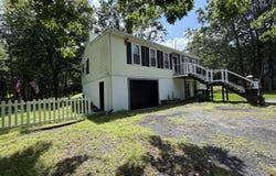 4469 Pine Ridge Drive W, Bushkill, PA 18324