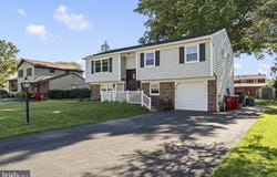 1027 OAKWOOD Drive, WARMINSTER, PA 18974