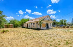 601 N 5TH ST, Carrizo Springs, TX 78834