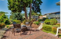 374 E MAIN St, Lowell, OR 97452