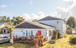 160 N 8TH St, Lakeside, OR 97449