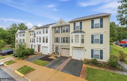 35872 DEVON PARK Square, ROUND HILL, VA 20141