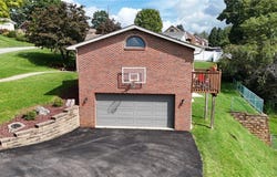 102 Thomas Dr, White Oak, PA 15131
