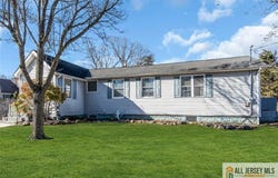 18 Avenue B, Helmetta, NJ 08828
