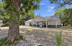 204 MAIN ST, Hooks, TX 75561