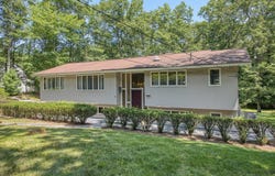 9 W Ridge Dr, Sharon, MA 02067