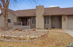 412 E Meadowlark Cir, Brandon, SD 57005