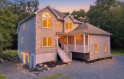 5327 Maple Lane, Cresco, PA 18326