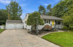 6458 Cloverleaf Drive, Lockport, NY 14094