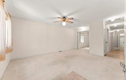 915 E Grant Street, Monticello, IL 61856