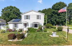 9 West Road, East Lyme, CT 06357