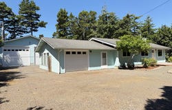 88076 Leeward Dr, Florence, OR 97439