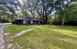 1209 S Beech St, Picayune, MS 39466