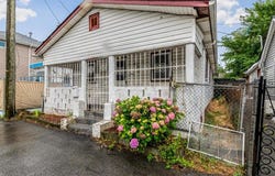 901 Harding Park, Bronx, NY 10473