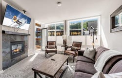124 Village Ln, Sandpoint, ID 83864
