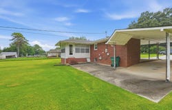 120 River Dr, Tuscumbia, AL 35674