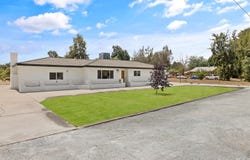 6125 E Mount Whitney, Laton, CA 93242