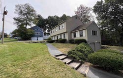 15 Topaz Drive, Nashua, NH 03062