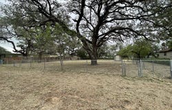822 Market St, Pleasanton, TX 78064