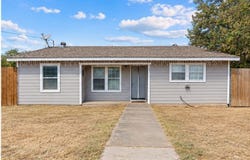 401 E Davis Avenue, Alvarado, TX 76009