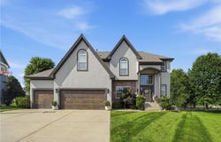 1550 CARRIAGE Circle, Liberty, MO 64068