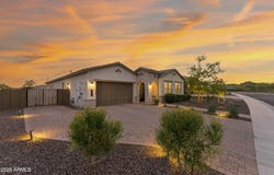 2015 E VILLA LINDA Drive, Phoenix, AZ 85024