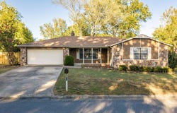 37 Kensington Dr, Conway, AR 72034