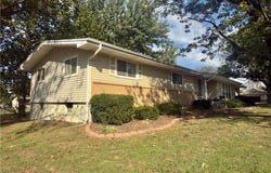 124 Hillcrest Drive, Nevada, MO 64772