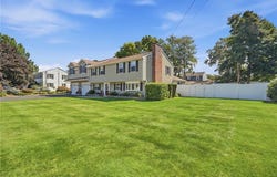 4 Roosevelt Drive, Bristol, RI 02809