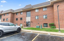 111 E Janata Boulevard, Lombard, IL 60148
