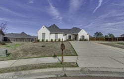 705 Queens Court, Flowood, MS 39232