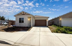 509 Sandtrap Lane, Lemoore, CA 93245