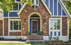 719 White Oak Lane, Gladstone, MO 64116