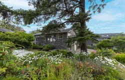 647 PACIFIC VIEW Dr, Yachats, OR 97498