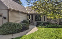 315 Oak Ridge Dr, Hartland, WI 53029